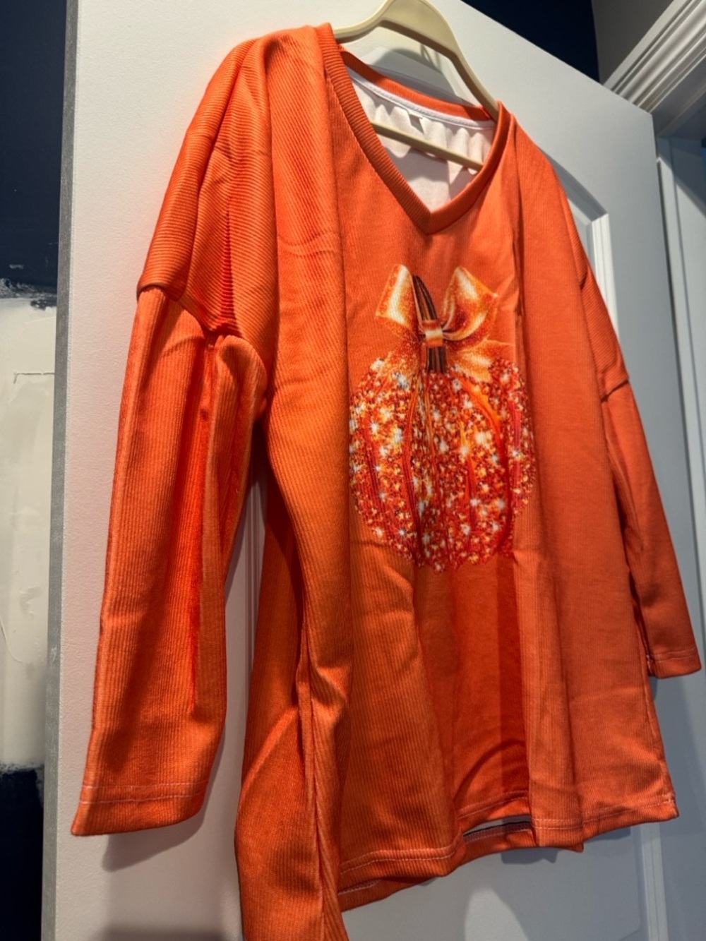 NEW! Orange Long Sleeve Vneck Sparkle Pumpkin Top in XL! - Picture 5 of 7